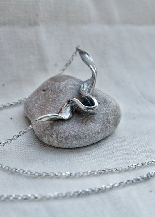 Collier Saphir brut Enlacé