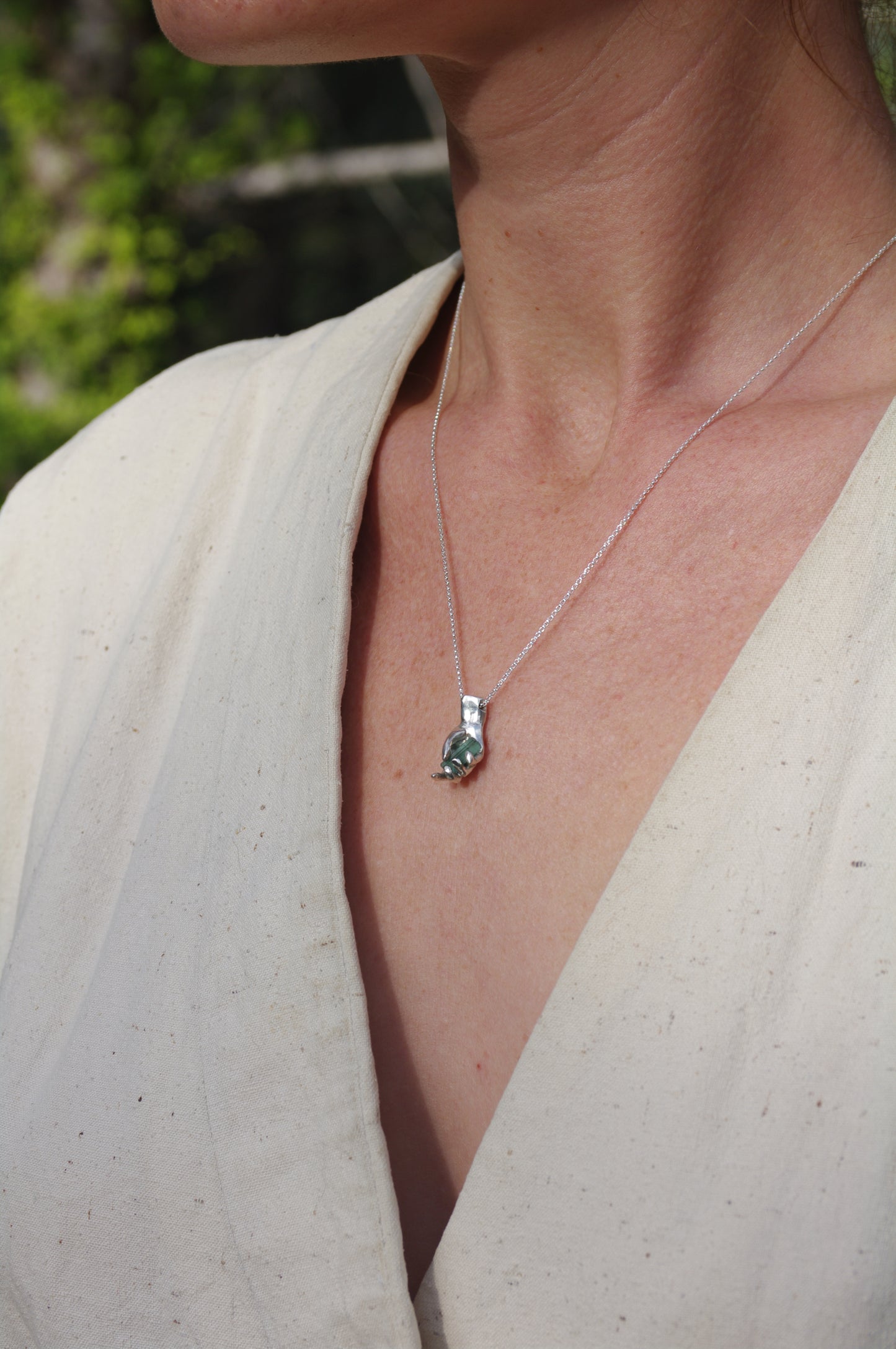 Collier main Tourmaline bleue